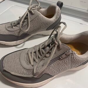 Women’s Gray Vionic Sneakers size 7